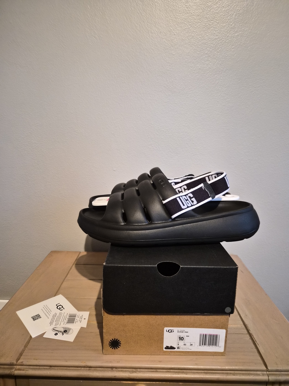 UGG Men’s Black Slide Sandals with Ugg Sport Logo Strap Sz10